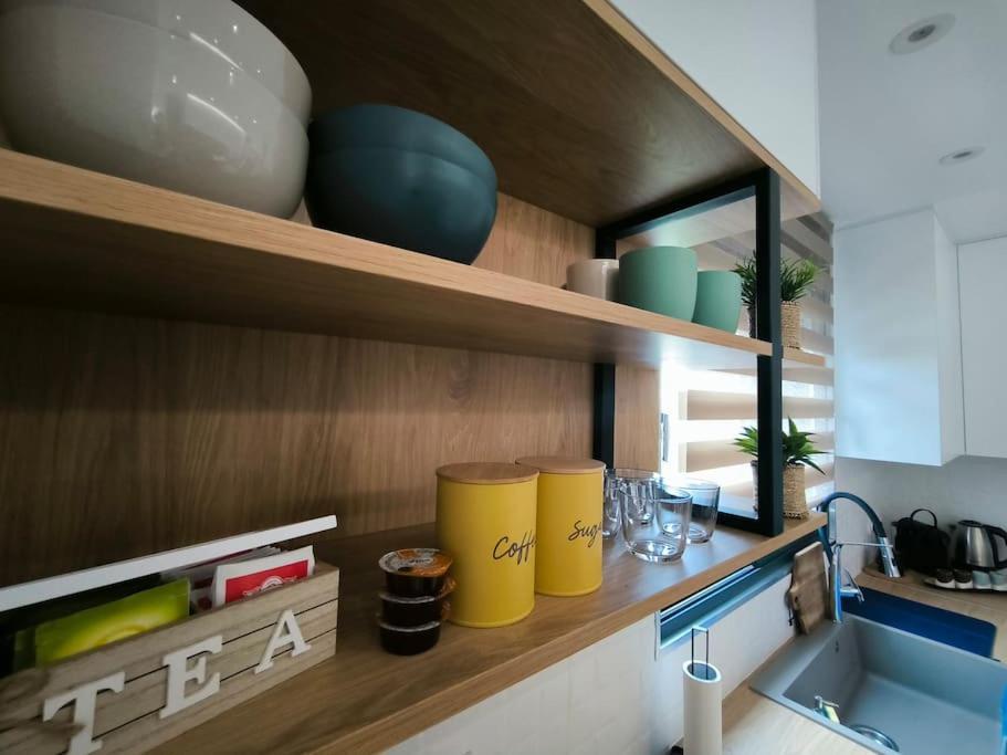 Floral Home 2 - 1St Floor Apt With Private Parking! أثينا المظهر الخارجي الصورة