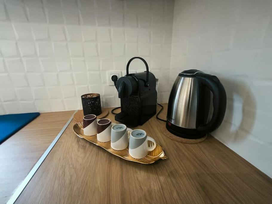 Floral Home 2 - 1St Floor Apt With Private Parking! أثينا المظهر الخارجي الصورة