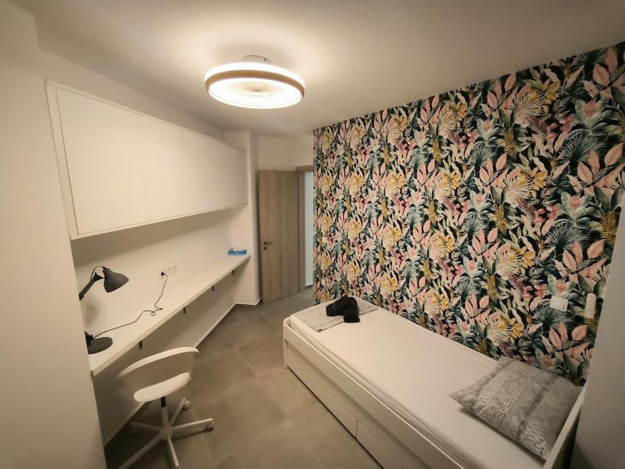 Floral Home 2 - 1St Floor Apt With Private Parking! أثينا المظهر الخارجي الصورة