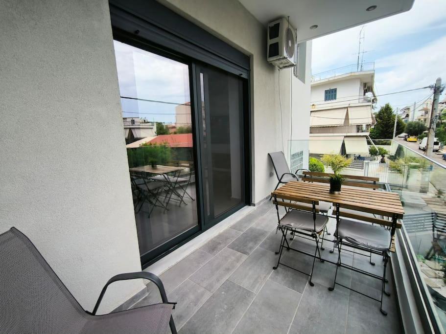 Floral Home 2 - 1St Floor Apt With Private Parking! أثينا المظهر الخارجي الصورة