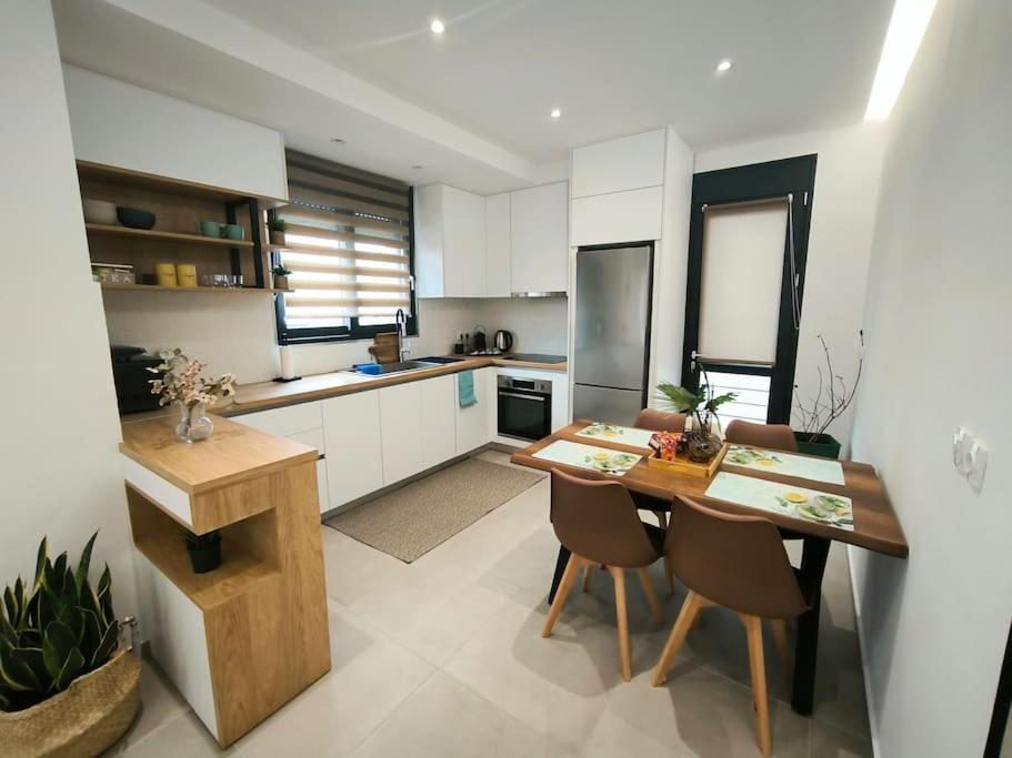 Floral Home 2 - 1St Floor Apt With Private Parking! أثينا المظهر الخارجي الصورة